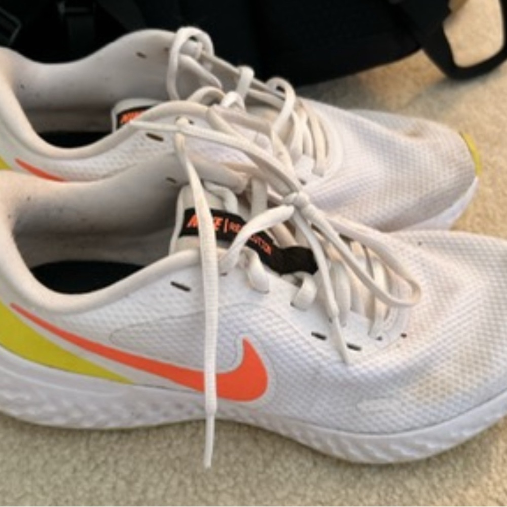Nike sneakers revolution 5